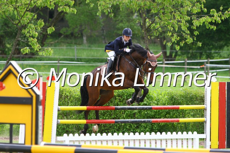 005M7083_Carlo Colucci_M Springen x.JPG